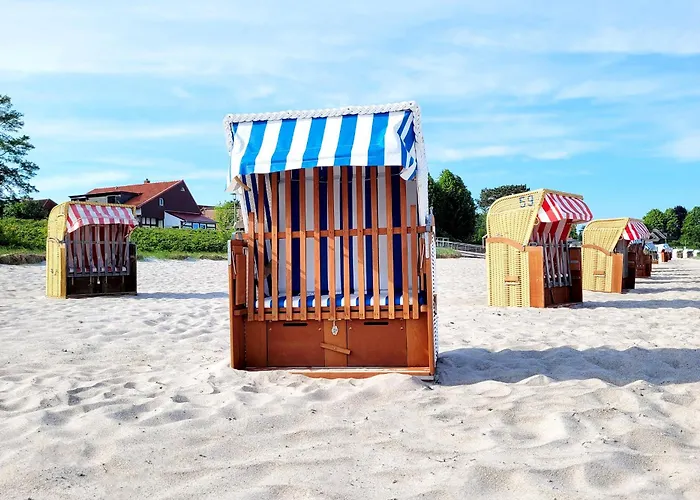 Moderne 1 Zimmer Ferienwohnung Mit Sonnenterrasse Und Parkplatz, In Ruhiger Lage, Nur Wenige Gehminuten Zum Ostsee Sandstrand